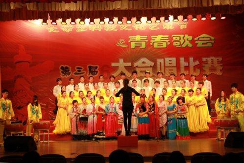 希林娜依高个人原创EP《吾》发行，你觉得她的唱功怎么样？游戏画面